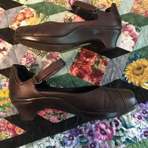 Aravon Leather MaryJanes in gorgeous  brownish bronze, 8M, comfy pumps sandals
